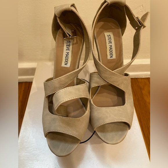 STEVE MADDEN - XTERNAL BONE WEDGES - SIZE 7 - Picture 8 of 9